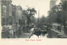 1764 Gezicht op de Oudegracht Tolsteegzijde te Utrecht met op de achtergrond de Hamburgerbrug.